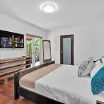 6 Bedrooms Oasis Treat With Oversized Pool, 9 Minutes To The Beach
