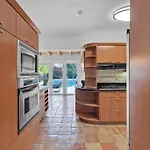 6 Bedrooms Oasis Treat With Oversized Pool, 9 Minutes To The Beach