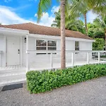 Grove Bay Bungalow - 2/2 Gated Cottage-Walk To Bay