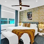 5 Mins Brickell - Pool & Billiards - Retro Miami