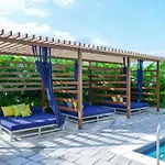 Amazing Condo With Pool At Midblock Miami