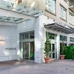 Amazing Condo With Pool At Midblock Miami