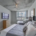 Amazing Condo With Pool At Midblock Miami
