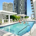 Amazing Condo With Pool At Midblock Miami