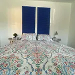 Chic And Comfortable Studio Free Street Parking