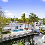 Bnb Hyperion - Luxurious 5B Home W Pool & Lounge