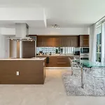 Icon Brickell Miami- 2 Bedroom Condo With City And Water Views!