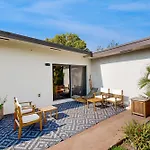 Mid-Century Modern Oasis
