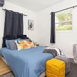 Serene Cottage Retreat, Ideal For Couples & Solo