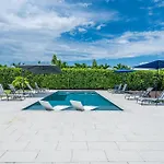 The Luxe Retreat