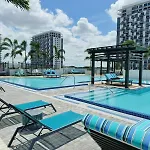 Cozy 1- 1 Bedroom Steps From Downtown Doral Park