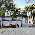 Private Rooms At Miami Centrally Located With Free Parking