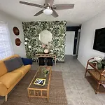 Miami\'S Cozy Tropical Getaway