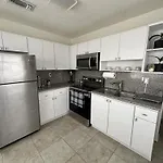 Miami\'S Cozy Tropical Getaway