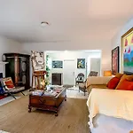 Private Room #3 Parking Tv Cable Tv, Wifi Centrally Located