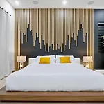 New Bali Resort Style Villa With Vast Pool & Jacuzzi And Outdoor Grilling