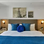 Modern 1Br Apartment With Pool