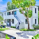 3 Seasons At The Carrington 3 Separate 2 Bedroom 1 Bathroom Apartments And A 3 Bedroom 2 Bathroom Villa