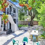 3 Seasons At The Carrington 3 Separate 2 Bedroom 1 Bathroom Apartments And A 3 Bedroom 2 Bathroom Villa