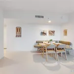 Modern Apartment 2Br-2Bth- Pool & Gym