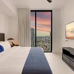 Chic Downtown - City Views Gym & Pool