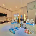 Miami Exclusive 5-Br Spacious House With Pool
