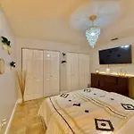 Miami Exclusive 5-Br Spacious House With Pool