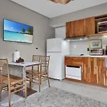 Pristine East Little Havana Suites - One Free Parking