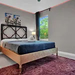 Pristine East Little Havana Suites - One Free Parking
