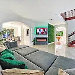 Luxe Villa 5Br I Pool Jacuzzi Fire Pit Piano