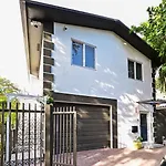 D\' Mauchi Waterfront House
