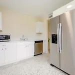 Beach Only Away 10 Min! Monthly Stay In Miami