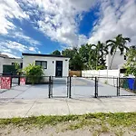 Modern Apartment In Miami