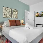 Miami Chateau Pool, Hottub And Parking