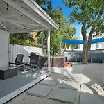 Miami Chateau Pool, Hottub And Parking