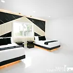 Golden Horizon Villa, Pool, Perfect Game Room, Bbq