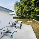 5 Bedroom Home Location & Charm
