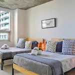 Spacious Condo W Style And Chill