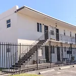 Queens Cozy Condo Near Downtown Airport