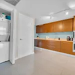 High Floor Icon Brickell Bay & Pool View 5 Star Spa