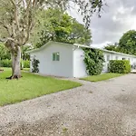Spacious And Serene Miami Home Walk To Metrorail!