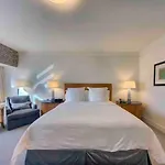 490 Large 2 Bedroom With Gorgeous Pool