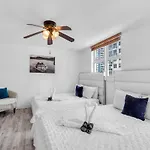 Skyline Water View 2Br Apartment Free Parking