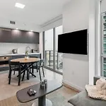 New Luxury Downtown Apartment - Gym Pool Workspace