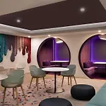 New Luxury Downtown Apartment - Gym Pool Workspace