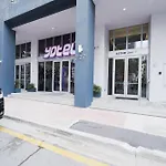 New Luxury Downtown Apartment - Gym Pool Workspace