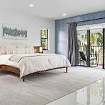 Tropical Outdoor Oasis! Private Pool & Yard, Grill, Soaking Tub, Near Coral Gables & Mia Airport