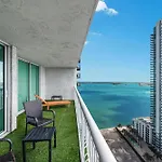 Modern Bayview Apartment In Brickell Bay
