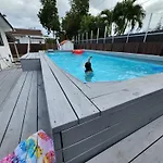 Five Bedroom Villa With Pool In Highland Lakes Near Aventura Mall