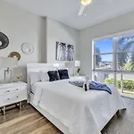 Sunny 1Br Unit With Free Parking Prime Location